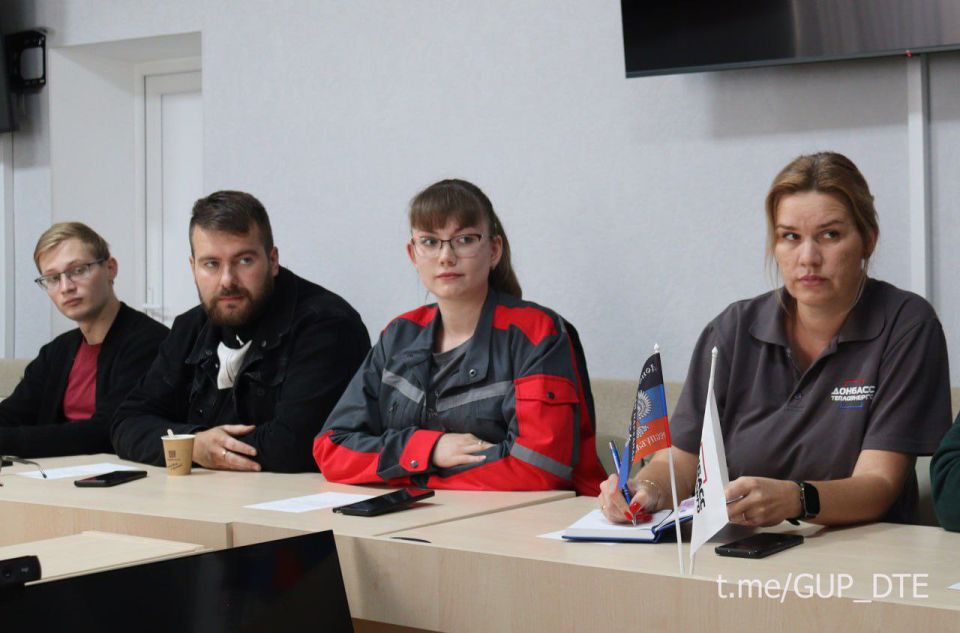 ЗАСЕДАНИЕ МОЛОДЕЖНОГО СОВЕТА «ДОНБАССТЕПЛОЭНЕРГО» ЗАСЕДАНИЕ МОЛОДЕЖНОГО СОВЕТА «ДОНБАССТЕПЛОЭНЕРГО»