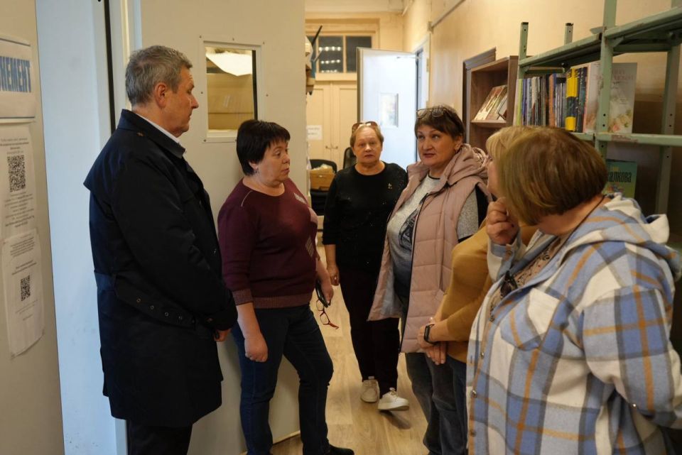 В Володарском округе восстанавливают детскую и районную библиотеки В Володарском округе восстанавливают детскую и районную библиотеки