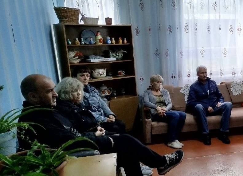 Вчера первый заместитель главы Администрации городского округа Харцызск Олег Захаров провел встречу с трудовым коллективом Золотаревского сельского клуба Вчера первый заместитель главы Администрации городского округа Харцызск Олег Захаров провел встречу с трудовым коллективом Золотаревского сельского клуба