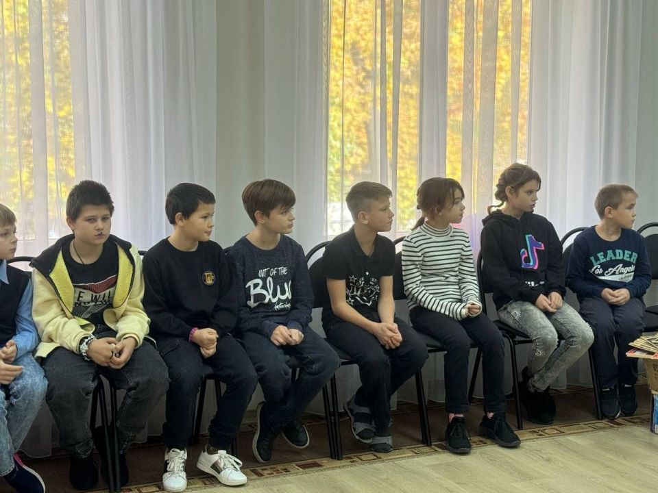 Депутаты Денис Островский и Евгений Белашев посетили «Социально-реабилитационный центр для несовершеннолетних города Шахтерска» Депутаты Денис Островский и Евгений Белашев посетили «Социально-реабилитационный центр для несовершеннолетних города Шахтерска»