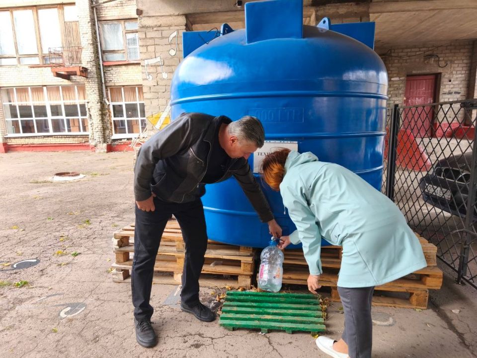 8 октября 2025 года депутаты Горловского городского совета от фракции «Единая Россия» – Роман Конев, Елена Кузьмина, Александр Бобровский, Максим Лебедев, Андрей Костюк, Даниил Карабаев, Николай Гальченко, Сергей Медведев... 8 октября 2025 года депутаты Горловского городского совета от фракции «Единая Россия» – Роман Конев, Елена Кузьмина, Александр Бобровский, Максим Лебедев, Андрей Костюк, Даниил Карабаев, Николай Гальченко, Сергей Медведев...
