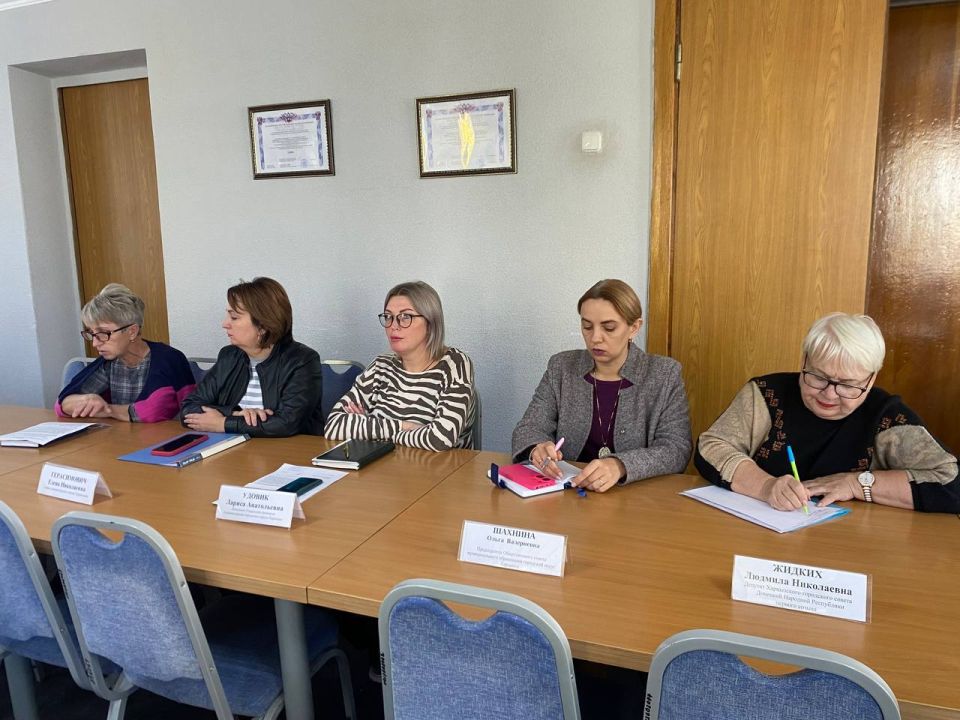Вчера провел аппаратное совещание с руководителями ведомств, а также представителями силовых структур Вчера провел аппаратное совещание с руководителями ведомств, а также представителями силовых структур