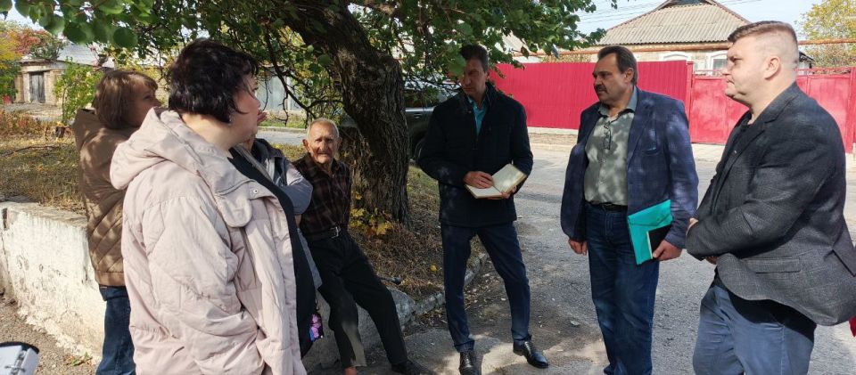 Сегодня, 8 октября 2025 года, по поручению Главы Республики Дениса Пушилина, провел встречу с жителями по адресу: ул. Саврасова, 87 Сегодня, 8 октября 2025 года, по поручению Главы Республики Дениса Пушилина, провел встречу с жителями по адресу: ул. Саврасова, 87