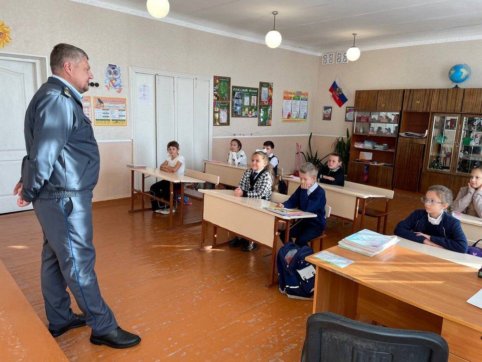 Олег Трофимов: В школах и колледжах Донецкой Народной Республики проходят профориентационные «Классные встречи» с родителями Олег Трофимов: В школах и колледжах Донецкой Народной Республики проходят профориентационные «Классные встречи» с родителями