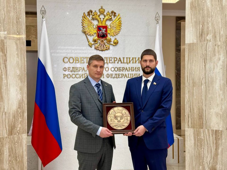 Александр Волошин: Сегодня провёл рабочую встречу с директором межрегиональной общественной организации гуманитарной помощи «Русский мир» Вадимом Хомичем Александр Волошин: Сегодня провёл рабочую встречу с директором межрегиональной общественной организации гуманитарной помощи «Русский мир» Вадимом Хомичем