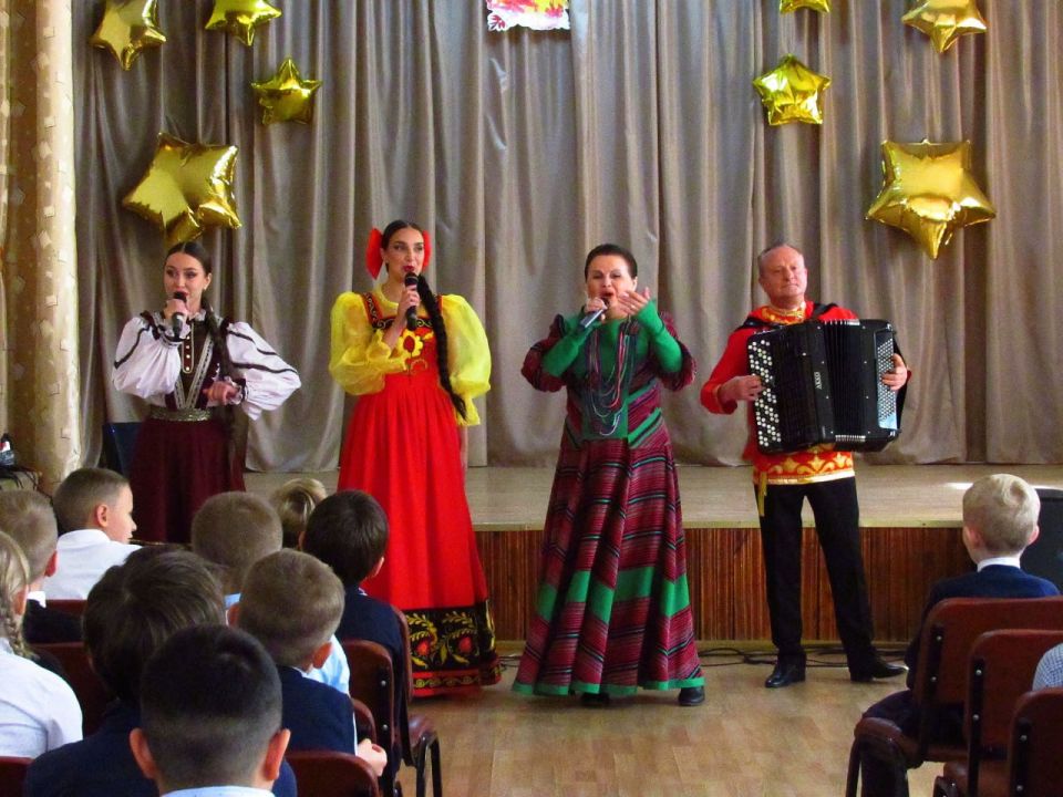 Ансамбль «Донбасс» продолжает реализацию проекта «Культура для школьников»