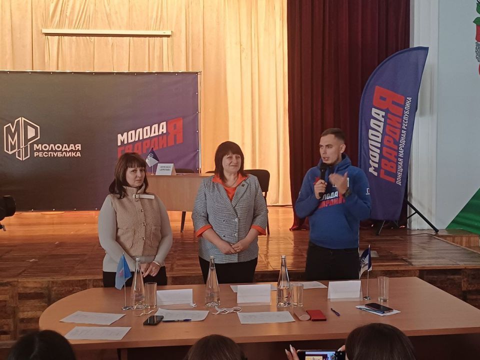 Сергей Желновач: В Дебальцево прошёл муниципальный этап турнира «Лига Ораторов» Сергей Желновач: В Дебальцево прошёл муниципальный этап турнира «Лига Ораторов»