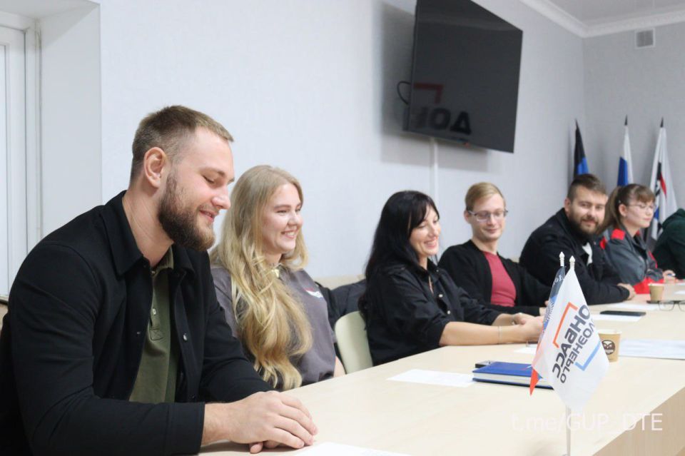 ЗАСЕДАНИЕ МОЛОДЕЖНОГО СОВЕТА «ДОНБАССТЕПЛОЭНЕРГО» ЗАСЕДАНИЕ МОЛОДЕЖНОГО СОВЕТА «ДОНБАССТЕПЛОЭНЕРГО»