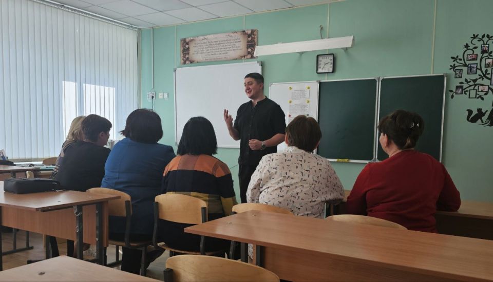 Представитель Общественного совета провел встречу с педагогами, где обсудили такие вопросы: Представитель Общественного совета провел встречу с педагогами, где обсудили такие вопросы: