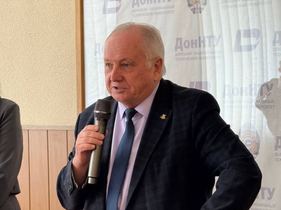 Путь настоящего лидера. На базе Донецкого национального технического университета прошло мероприятие для студенческой молодежи — «Человек — эпоха», приуроченное ко Дню рождения Владимира Владимировича Путина Путь настоящего лидера. На базе Донецкого национального технического университета прошло мероприятие для студенческой молодежи — «Человек — эпоха», приуроченное ко Дню рождения Владимира Владимировича Путина
