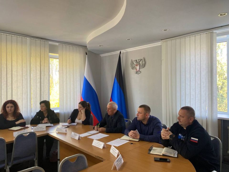 Вчера провел аппаратное совещание с руководителями ведомств, а также представителями силовых структур Вчера провел аппаратное совещание с руководителями ведомств, а также представителями силовых структур