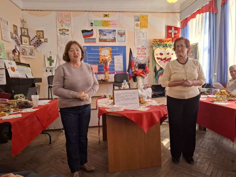 В теплой гостиной чествовали докучаевских педагогов В теплой гостиной чествовали докучаевских педагогов