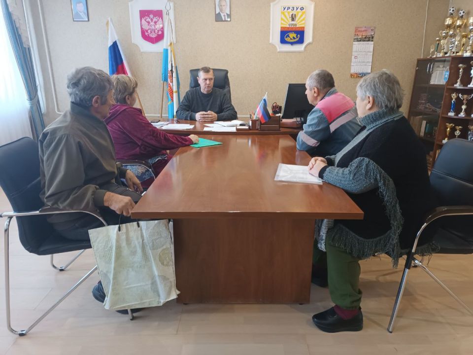 Заведующий Урзуфским территориальным сектором Николай Аджавенко провёл встречу с жителями села Урзуф Заведующий Урзуфским территориальным сектором Николай Аджавенко провёл встречу с жителями села Урзуф