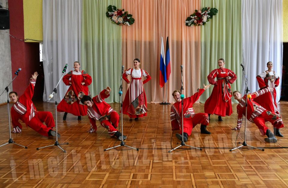 Сегодня во Дворце детского юношеского творчества города Донецка поздравили работников дополнительного образования с профессиональным праздником Сегодня во Дворце детского юношеского творчества города Донецка поздравили работников дополнительного образования с профессиональным праздником
