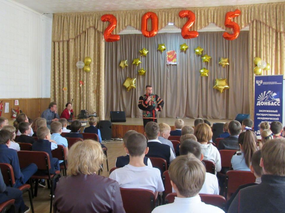 Ансамбль «Донбасс» продолжает реализацию проекта «Культура для школьников» Ансамбль «Донбасс» продолжает реализацию проекта «Культура для школьников»