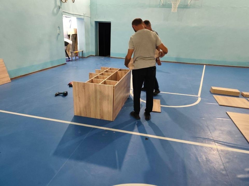 В Рыбинской школе Волновахского округа обновили гардероб В Рыбинской школе Волновахского округа обновили гардероб