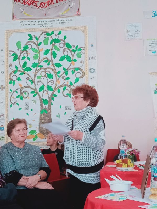 В теплой гостиной чествовали докучаевских педагогов В теплой гостиной чествовали докучаевских педагогов