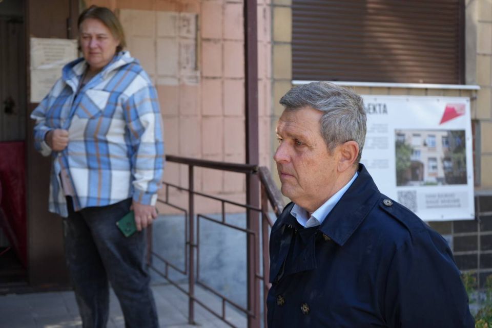 В Володарском округе восстанавливают детскую и районную библиотеки В Володарском округе восстанавливают детскую и районную библиотеки