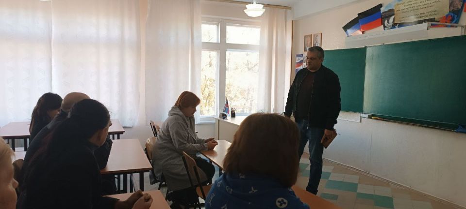 Роман Конев: ВСТРЕЧИ С НАСЕЛЕНИЕМ. 9 октября 2025 года депутаты Горловского городского совета от фракции «Единая Россия» - Павел Калфакчиян и Николай Гальченко в рамках исполнения поручения Главы Донецкой Народной Республики... Роман Конев: ВСТРЕЧИ С НАСЕЛЕНИЕМ. 9 октября 2025 года депутаты Горловского городского совета от фракции «Единая Россия» - Павел Калфакчиян и Николай Гальченко в рамках исполнения поручения Главы Донецкой Народной Республики...
