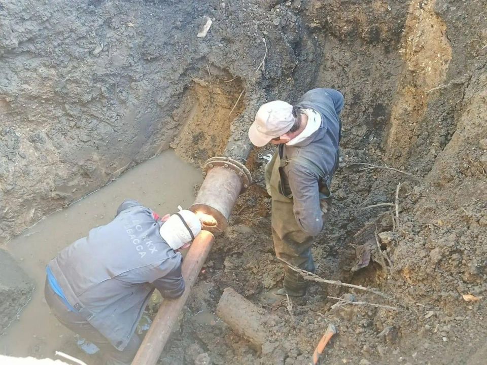 Кузбасские аварийщики продолжают работу в Горловке Кузбасские аварийщики продолжают работу в Горловке