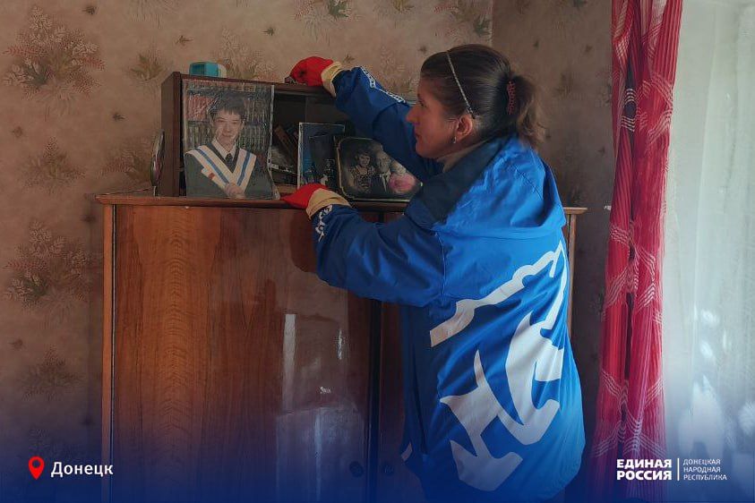 Активисты Единой России помогли по дому ветерану Великой Отечественной войны Активисты Единой России помогли по дому ветерану Великой Отечественной войны