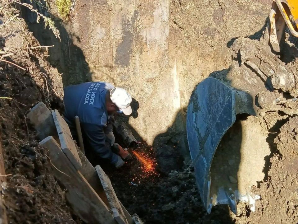 Кузбасские аварийщики продолжают работу в Горловке Кузбасские аварийщики продолжают работу в Горловке