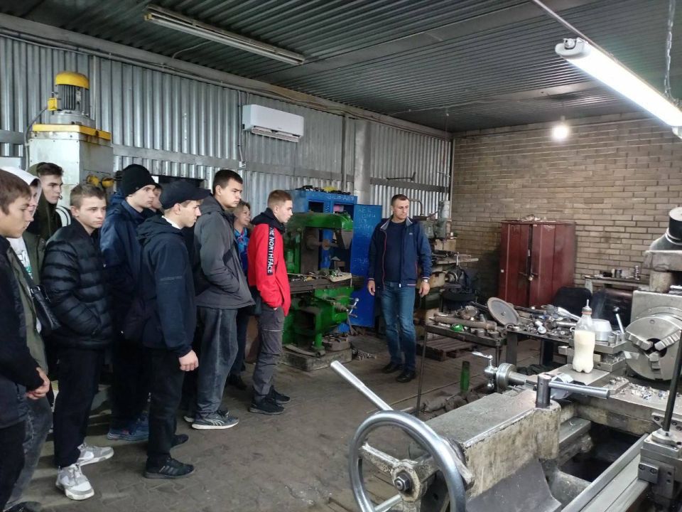 Первокурсники Волновахского технологического техникума побывали на экскурсии в сельхозпредприятии