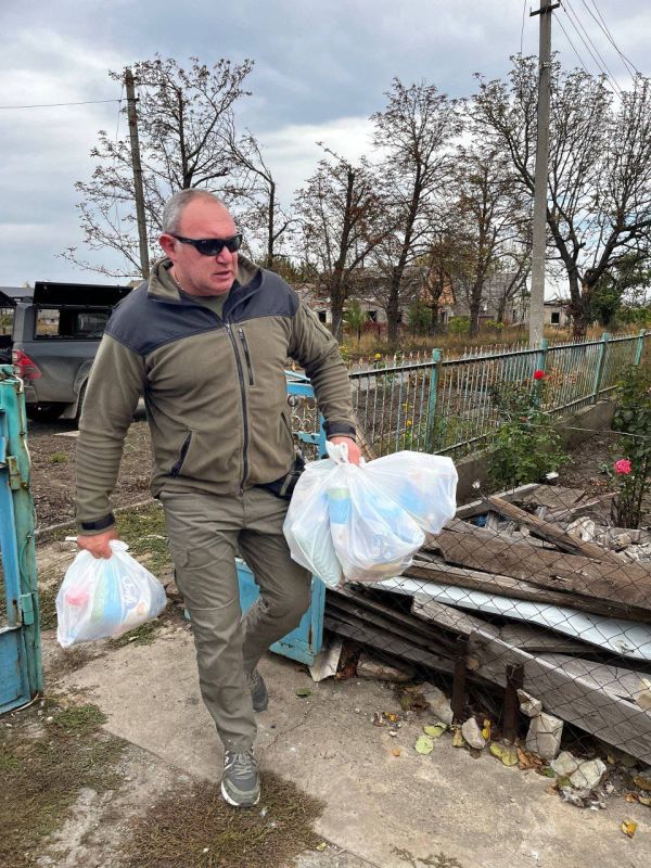 Депутаты Марина Каплянок, Евгений Белашев, Дмитрий Дикий, Денис Островский с гуманитарным грузом посетили освобожденную Великую Новоселку Депутаты Марина Каплянок, Евгений Белашев, Дмитрий Дикий, Денис Островский с гуманитарным грузом посетили освобожденную Великую Новоселку