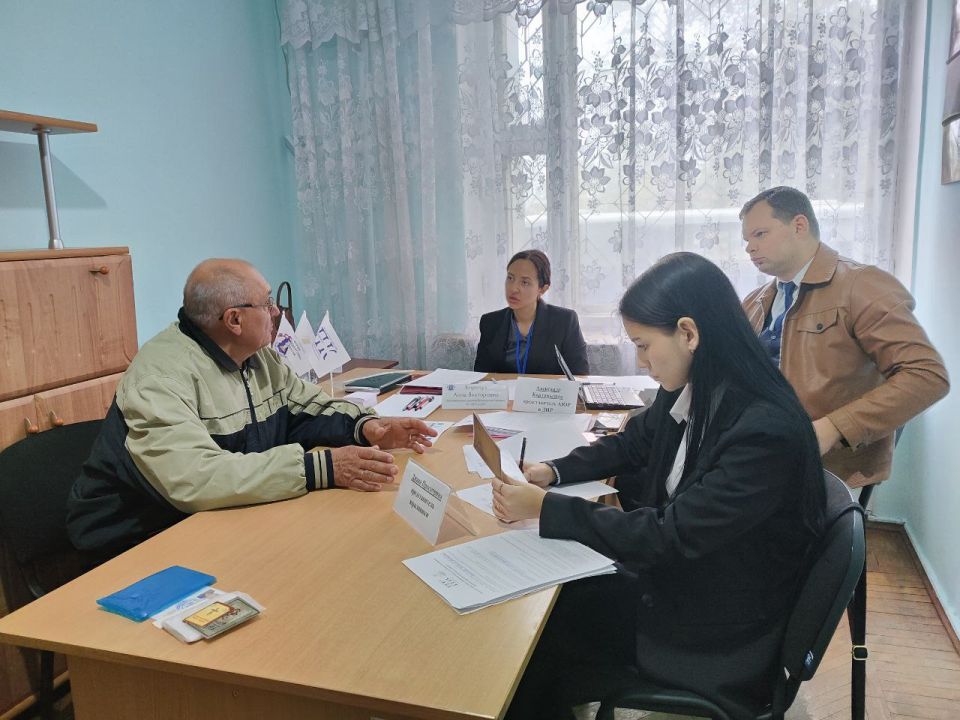 Денис Зубов: Юридическая консультация. В рамках проекта "ПРАВОВОЙ КОМПАС" представители Регионального отделения Ассоциации юристов России в ДНР при поддержке ФОНДА ПРЕЗИДЕНТСКИХ ГРАНТОВ в городском округе Иловайск провели... Денис Зубов: Юридическая консультация. В рамках проекта "ПРАВОВОЙ КОМПАС" представители Регионального отделения Ассоциации юристов России в ДНР при поддержке ФОНДА ПРЕЗИДЕНТСКИХ ГРАНТОВ в городском округе Иловайск провели...