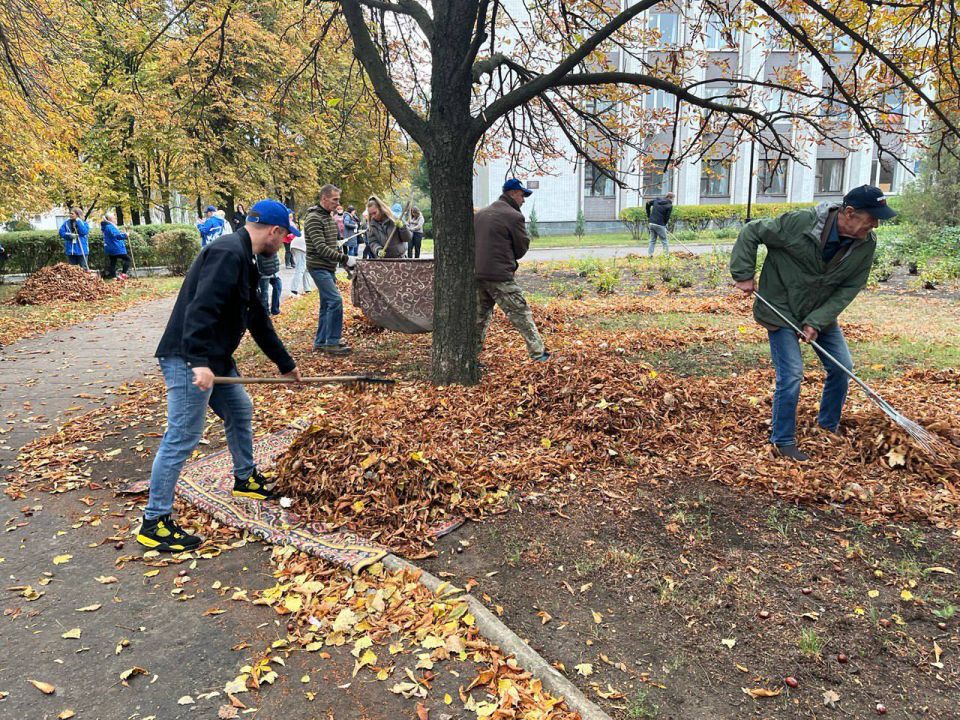 Вопреки непогоде: в Пролетарском районе прошел традиционный «Чистый четверг» Вопреки непогоде: в Пролетарском районе прошел традиционный «Чистый четверг»