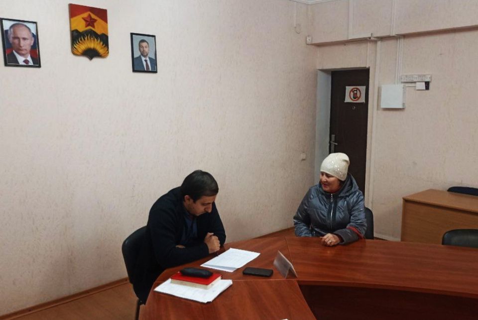 Заместитель главы администрации Шахтерского округа обсудил со ждановцами вопросы жилищно-коммунальной сферы Заместитель главы администрации Шахтерского округа обсудил со ждановцами вопросы жилищно-коммунальной сферы
