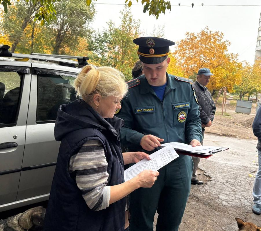 По поручению Главы ДНР Дениса Пушилина 09.10.2025 по адресу: г. Донецк, пр-кт Ленинский, 144 состоялась встреча с жителями района, на которой присутствовали первый заместитель руководителя Управы Ленинского внутригородского... По поручению Главы ДНР Дениса Пушилина 09.10.2025 по адресу: г. Донецк, пр-кт Ленинский, 144 состоялась встреча с жителями района, на которой присутствовали первый заместитель руководителя Управы Ленинского внутригородского...