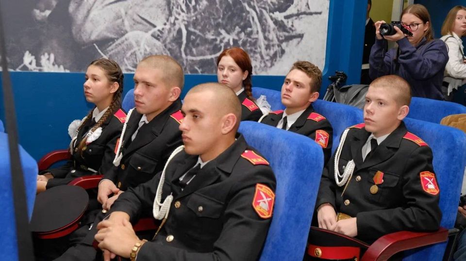 Изменившие ход событий: в Донецке проходит уникальная выставка «Герои операции «Поток» Изменившие ход событий: в Донецке проходит уникальная выставка «Герои операции «Поток»