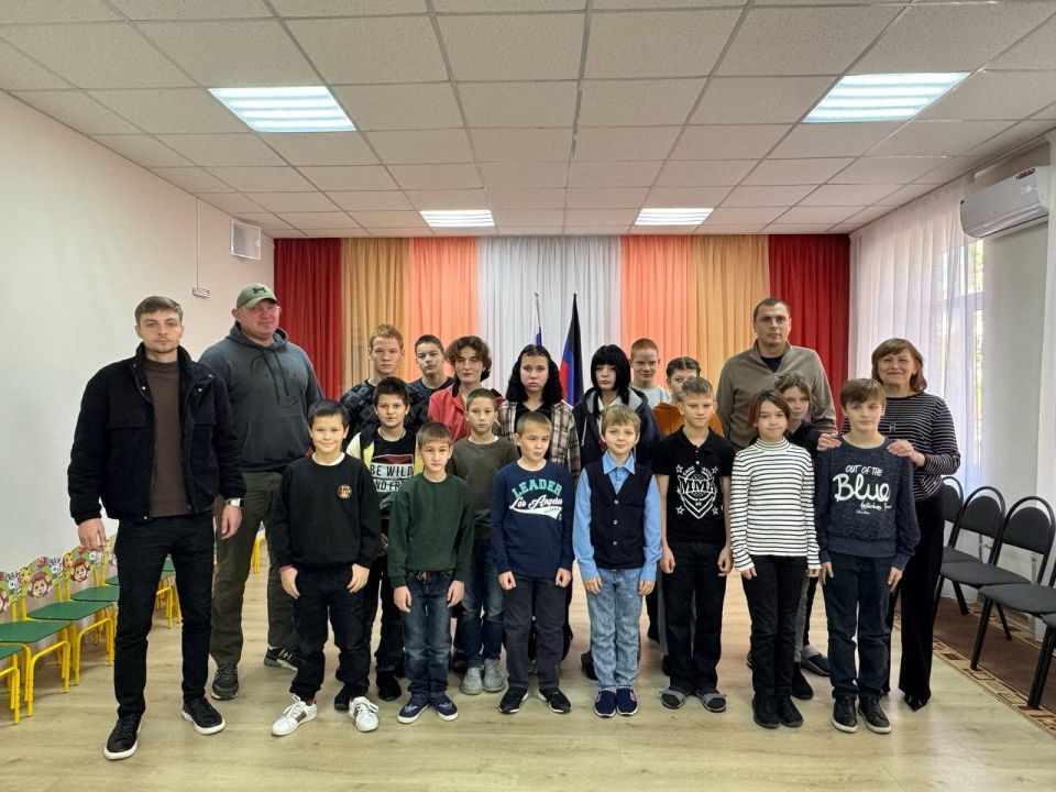 Александр Волошин: #гуманитарнаяпомощь. Накануне коллеги из Народного Совета ДНР, депутаты от фракции «Единая Россия» Евгений Белашев и Денис Островский посетили социально-реабилитационный центр для несовершеннолетних в... Александр Волошин: #гуманитарнаяпомощь. Накануне коллеги из Народного Совета ДНР, депутаты от фракции «Единая Россия» Евгений Белашев и Денис Островский посетили социально-реабилитационный центр для несовершеннолетних в...
