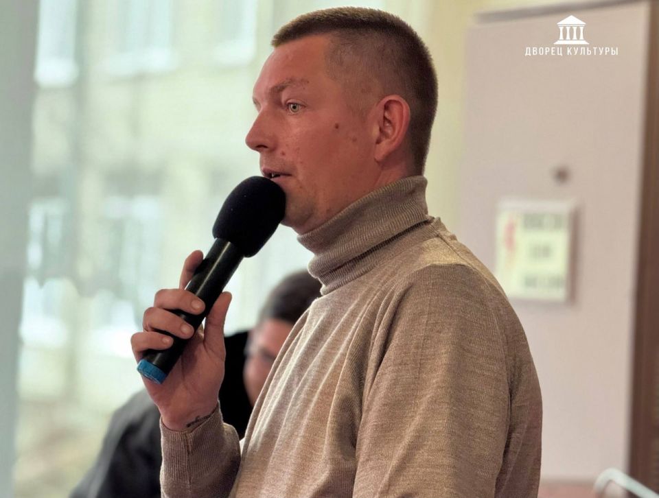 9 октября сотрудники Харцызского городского Дворца культуры провели для одиннадцатиклассников ГБОУ «Лицей «Интеллект» г.о. Харцызск» деловую игру по профориентации, посвященную захватывающей профессии культработника