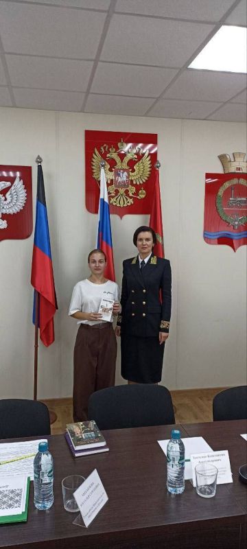Они - наше будущее. Председатель Совета женщин Волновахского МО,координатор Женского движения «Единой России» Елена Снисаренко приняла участие во встрече юных дипломатов Волновахского МО и учеников дипломатического класса... Они - наше будущее. Председатель Совета женщин Волновахского МО,координатор Женского движения «Единой России» Елена Снисаренко приняла участие во встрече юных дипломатов Волновахского МО и учеников дипломатического класса...