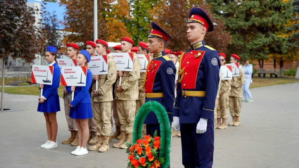 В ДНР торжественно передали эстафету «Венок Славы» Ростовской области В ДНР торжественно передали эстафету «Венок Славы» Ростовской области