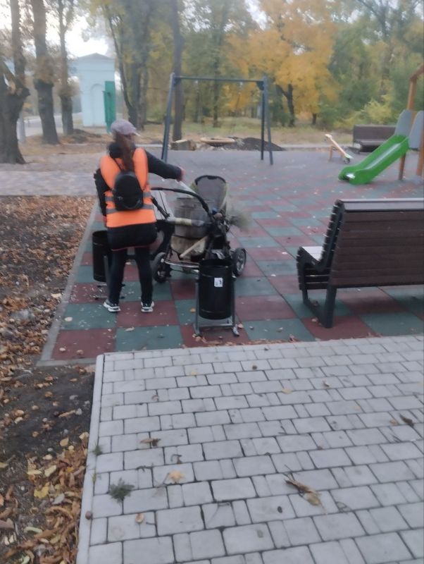 С заботой об округе.. За 09.10.2025 года сотрудниками МУП АГЯ «ЖЭК» выполнены следующие виды работ: выполнены работы по уборке придомовой территории по адресам: С заботой об округе.. За 09.10.2025 года сотрудниками МУП АГЯ «ЖЭК» выполнены следующие виды работ: выполнены работы по уборке придомовой территории по адресам: