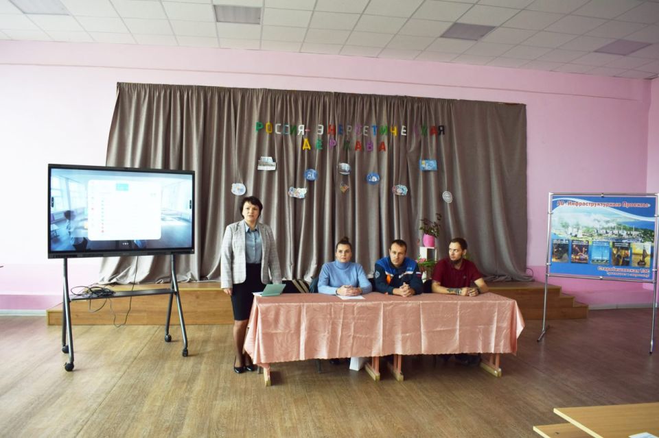 Николай Михайлов: Ученикам Новосветской школы № 1 рассказали о топливно-энергетическом комплексе Старобешевской ТЭС Николай Михайлов: Ученикам Новосветской школы № 1 рассказали о топливно-энергетическом комплексе Старобешевской ТЭС