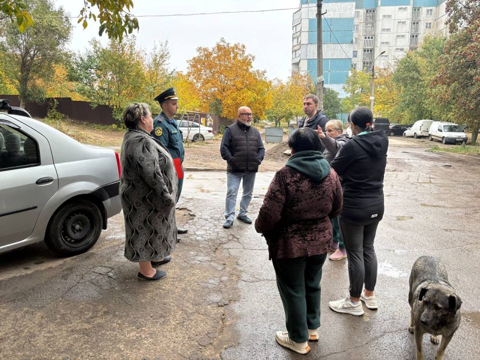 По поручению Главы ДНР Дениса Пушилина 09.10.2025 по адресу: г. Донецк, пр-кт Ленинский, 144 состоялась встреча с жителями района, на которой присутствовали первый заместитель руководителя Управы Ленинского внутригородского... По поручению Главы ДНР Дениса Пушилина 09.10.2025 по адресу: г. Донецк, пр-кт Ленинский, 144 состоялась встреча с жителями района, на которой присутствовали первый заместитель руководителя Управы Ленинского внутригородского...