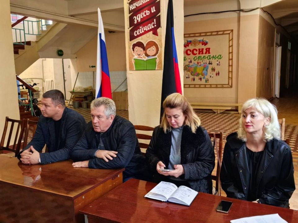 В Пантелеймоновке обсудили с жителями вопросы транспортного сообщения, ремонта дорог и обслуживания домов В Пантелеймоновке обсудили с жителями вопросы транспортного сообщения, ремонта дорог и обслуживания домов