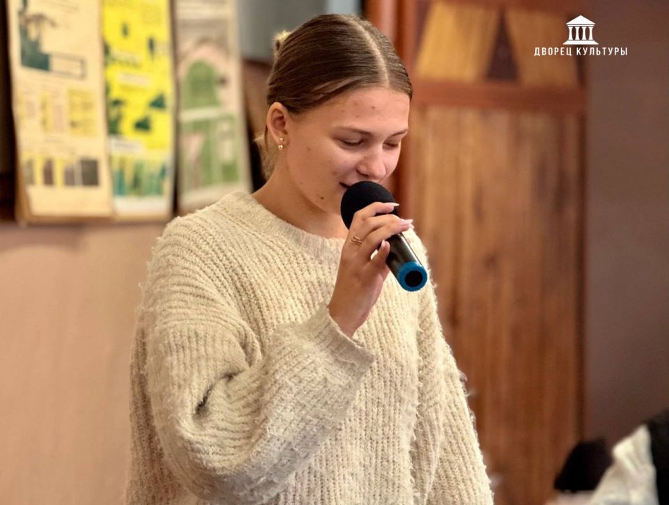 9 октября сотрудники Харцызского городского Дворца культуры провели для одиннадцатиклассников ГБОУ «Лицей «Интеллект» г.о. Харцызск» деловую игру по профориентации, посвященную захватывающей профессии культработника 9 октября сотрудники Харцызского городского Дворца культуры провели для одиннадцатиклассников ГБОУ «Лицей «Интеллект» г.о. Харцызск» деловую игру по профориентации, посвященную захватывающей профессии культработника