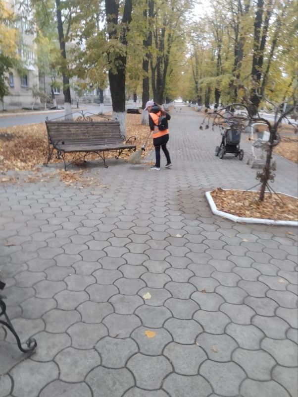 С заботой об округе.. За 09.10.2025 года сотрудниками МУП АГЯ «ЖЭК» выполнены следующие виды работ: выполнены работы по уборке придомовой территории по адресам: С заботой об округе.. За 09.10.2025 года сотрудниками МУП АГЯ «ЖЭК» выполнены следующие виды работ: выполнены работы по уборке придомовой территории по адресам: