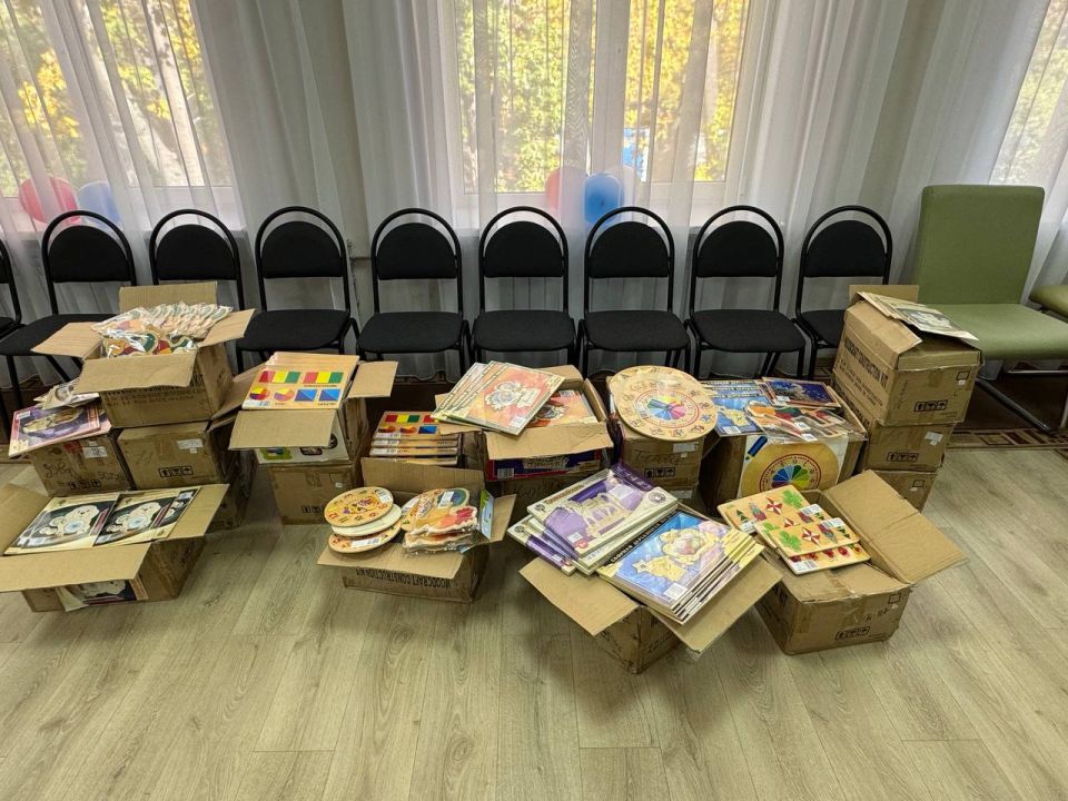 Александр Волошин: #гуманитарнаяпомощь. Накануне коллеги из Народного Совета ДНР, депутаты от фракции «Единая Россия» Евгений Белашев и Денис Островский посетили социально-реабилитационный центр для несовершеннолетних в... Александр Волошин: #гуманитарнаяпомощь. Накануне коллеги из Народного Совета ДНР, депутаты от фракции «Единая Россия» Евгений Белашев и Денис Островский посетили социально-реабилитационный центр для несовершеннолетних в...