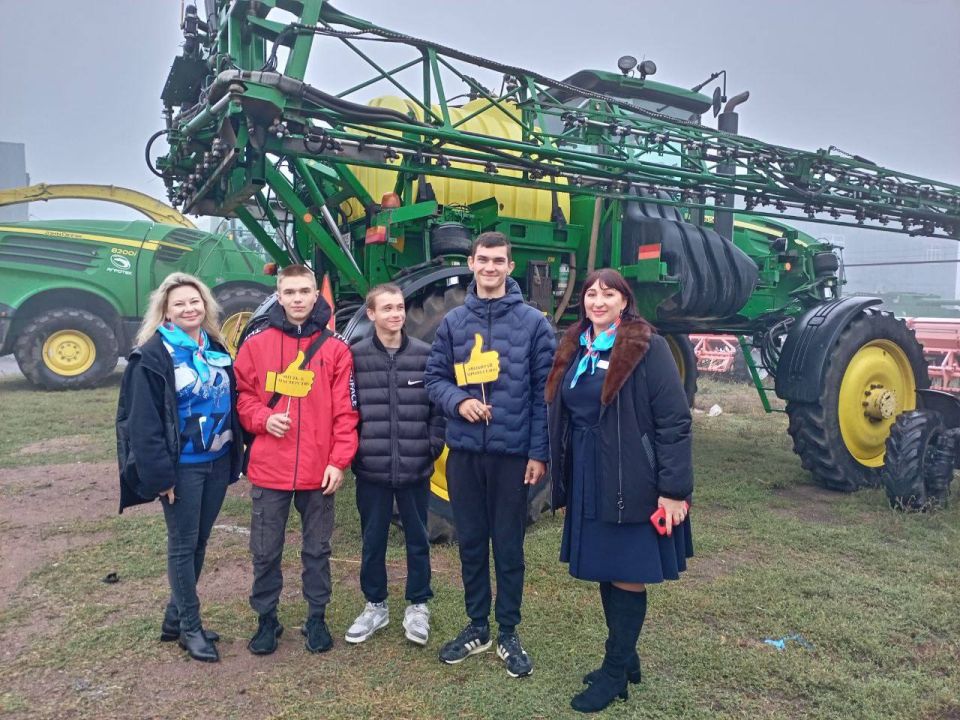 Первокурсники Волновахского технологического техникума побывали на экскурсии в сельхозпредприятии Первокурсники Волновахского технологического техникума побывали на экскурсии в сельхозпредприятии
