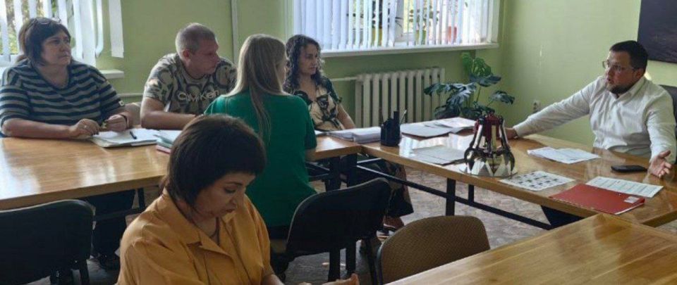 ВСТРЕЧИ С ЖИТЕЛЯМИ. 09 октября 2025 года депутаты Ясиноватского муниципального совета Донецкой Народной Республики от фракции «Единая Россия» Владислав Мурай и Виталий Кухта провели встречи с жителями ВСТРЕЧИ С ЖИТЕЛЯМИ. 09 октября 2025 года депутаты Ясиноватского муниципального совета Донецкой Народной Республики от фракции «Единая Россия» Владислав Мурай и Виталий Кухта провели встречи с жителями