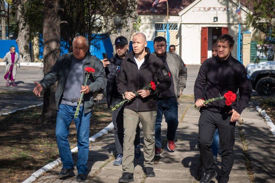 Глава Пуровского района побывал в подшефных сёлах Донбасса Глава Пуровского района побывал в подшефных сёлах Донбасса