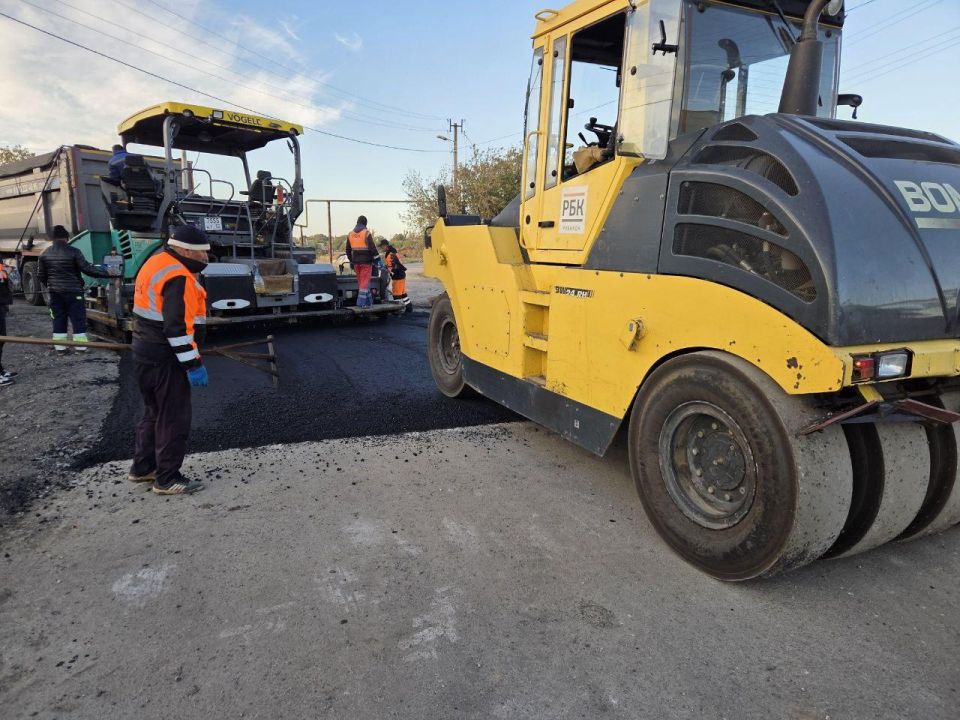 Дорожники Нижегородской области обновили дорогу на ул. Парижской Коммуны в пгт Ялта Дорожники Нижегородской области обновили дорогу на ул. Парижской Коммуны в пгт Ялта