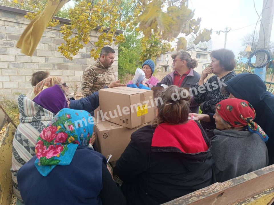 Спасла павлинов во время боевых действий: Жительнице Великой Новоселки доставили корм для редких птиц Спасла павлинов во время боевых действий: Жительнице Великой Новоселки доставили корм для редких птиц