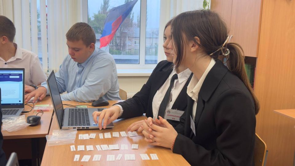 В ГБОУ "Тельмановская гимназия Тельмановского м.о." 09.10.2025 учителем информатики Даниловой Н.К. в 8-А классе проведен "Урок Цифры " по теме "ИИ-агенты", посвященный быстро развивающемуся направленияю в сфере... В ГБОУ "Тельмановская гимназия Тельмановского м.о." 09.10.2025 учителем информатики Даниловой Н.К. в 8-А классе проведен "Урок Цифры " по теме "ИИ-агенты", посвященный быстро развивающемуся направленияю в сфере...